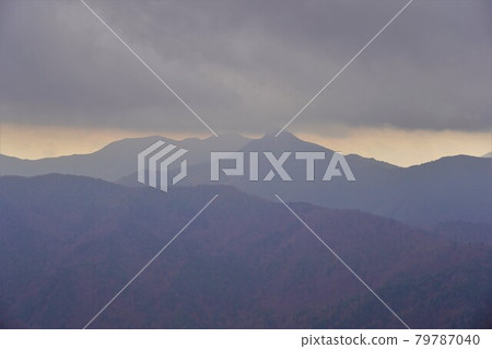 從山頂的那須山脈。 從山頂的那須山脈。 79787040