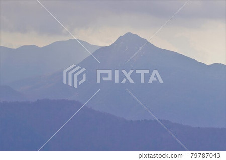 從山頂的那須山脈的赤羽山。 從山頂的那須山脈的赤羽山。 79787043