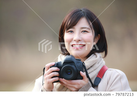 A woman taking a picture 79787213