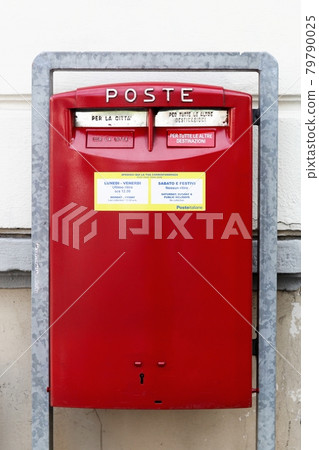 Red letterbox in Italy 79790025