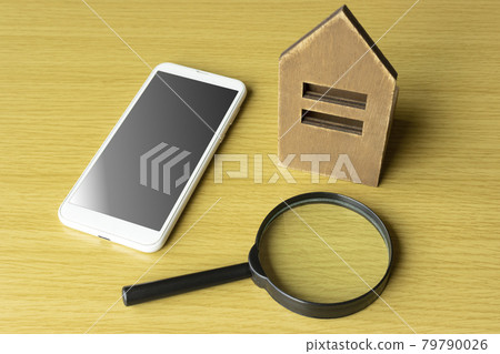 Image of searching for a car on a smartphone 79790026
