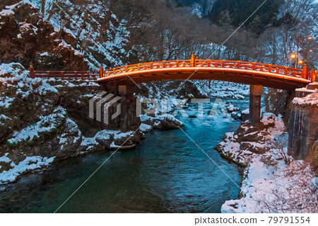 Nikko / Kamibashi in winter and evening 79791554