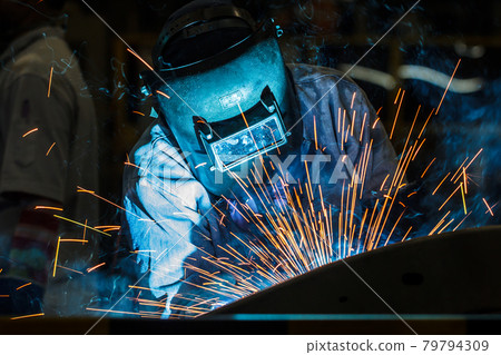 steel welder in factory 79794309