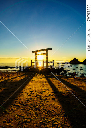 Evening and night views of Futamigaura, Itoshima City Evening and night views of Futamigaura, Itoshima City 79795301