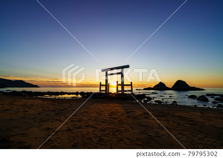Evening and night views of Futamigaura, Itoshima City Evening and night views of Futamigaura, Itoshima City 79795302