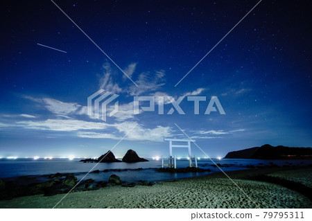 糸島市二見浦的夜景 糸島市二見浦的夜景 79795311