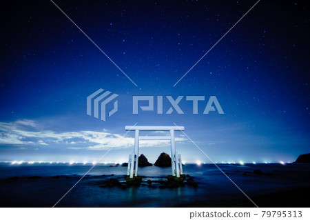 糸島市二見浦的夜景 糸島市二見浦的夜景 79795313
