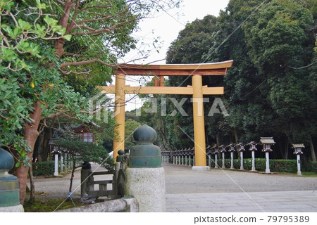 Torii gate and approach to Kashihara Jingu 79795389