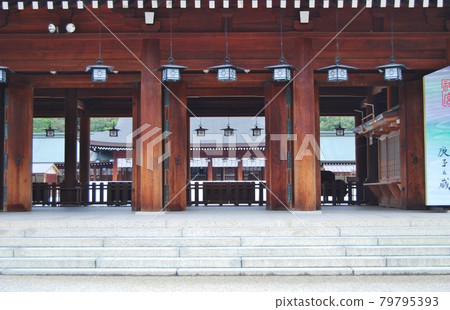 Scenery of the inner worship hall seen from the outer worship hall of Kashihara Jingu 79795393