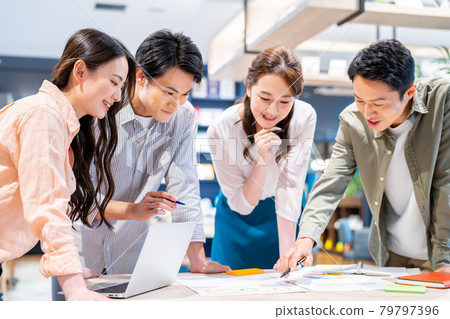 Engineers meeting in the office Shooting cooperation: Creadisce (Maruzen-Yushudo Co., Ltd.) Engineers meeting in the office Shooting cooperation: Creadisce (Maruzen-Yushudo Co., Ltd.) 79797396
