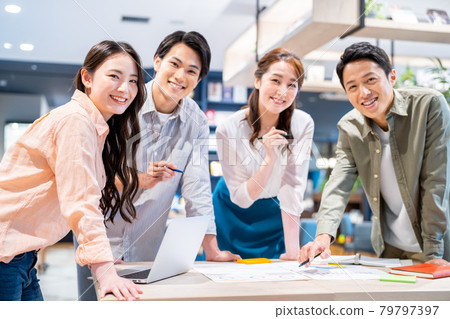 Engineers meeting in the office Shooting cooperation: Creadisce (Maruzen-Yushudo Co., Ltd.) Engineers meeting in the office Shooting cooperation: Creadisce (Maruzen-Yushudo Co., Ltd.) 79797397