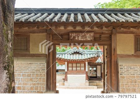 Yeongyeongdang (Hanok building) in the rear garden of Changdeokgung Palace (Donggwol) 79797521
