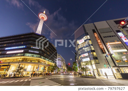 京都車站前的風景夜景 京都車站前的風景夜景 79797627