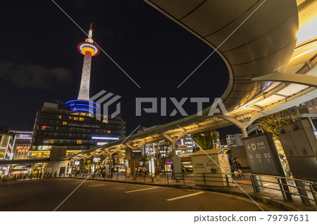 京都車站前的風景夜景 京都車站前的風景夜景 79797631