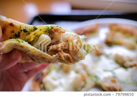 Scallop pizza Scallop pizza 79799650