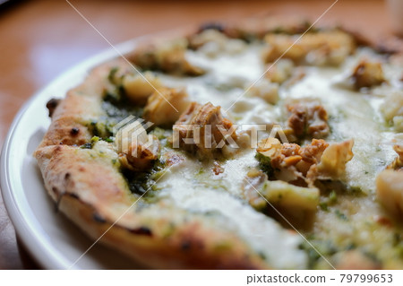 Scallop pizza Scallop pizza 79799653