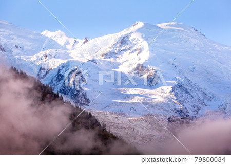 Panorama of the French Alps mountain in winte 79800084