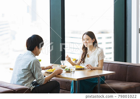 Couple eating lunch at a restaurant Couple eating lunch at a restaurant 79801022