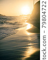 可以感受到夏末的海灘和傍晚的天空 79804722