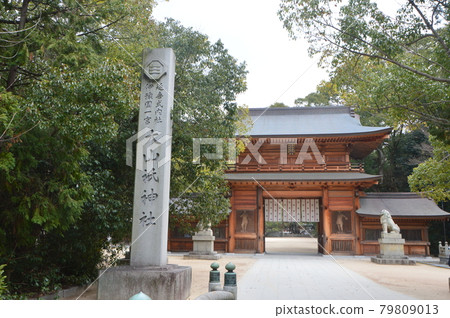 The "main gate" of Oyama Shrine (Miyaura, Omishima Town, Imabari City, Ehime Prefecture) 79809013