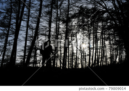 Silhouette to climb 79809014