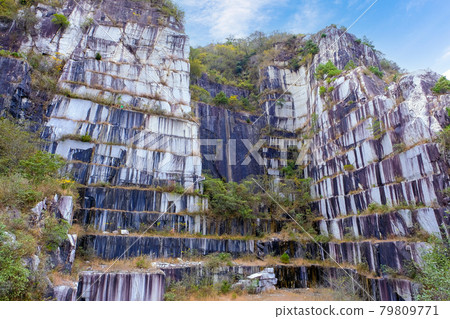 Granite rock wall 79809771