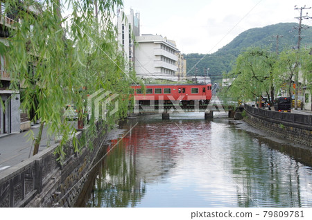 Diesel car (Kiha 47) going to Kinosaki Onsen on the San-In Line Diesel car (Kiha 47) going to Kinosaki Onsen on the San-In Line 79809781