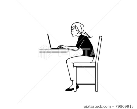 Kyphosis woman using a laptop-black 79809913