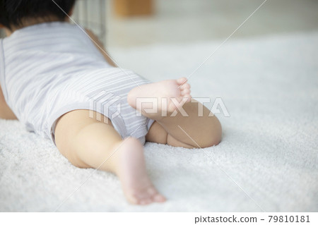 Baby playing with toys Baby playing with toys 79810181