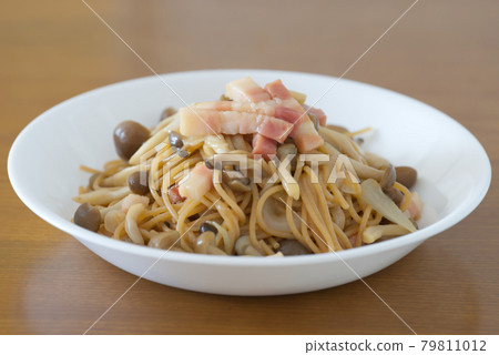 Japanese-style whole grain pasta Japanese-style whole grain pasta 79811012