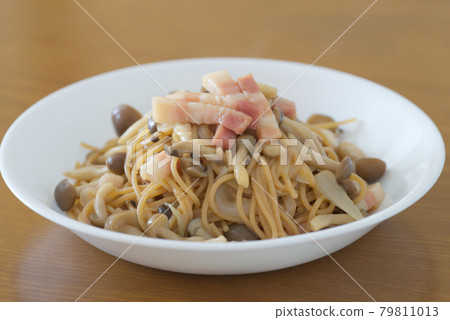 Japanese-style whole grain pasta Japanese-style whole grain pasta 79811013
