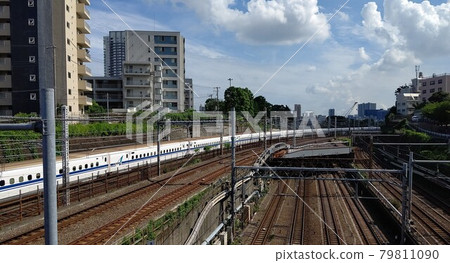 Tokaido Shinkansen. Conventional line parallel running. Down branch. Uphill merging. N700 series curve line. July 3rd year with Kitashinagawa overpass 79811090