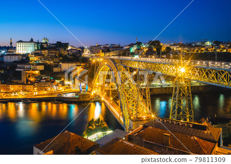 Dom Luiz bridge over river douro at porto in portugal at night 79811309