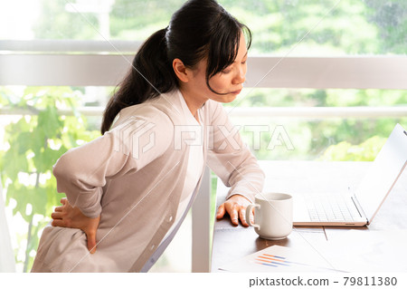 一個受傷的女人 一個受傷的女人 79811380