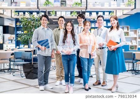 Group photo of office staff Photographing cooperation: Creadisce (Maruzen-Yushudo Co., Ltd.) 79813034