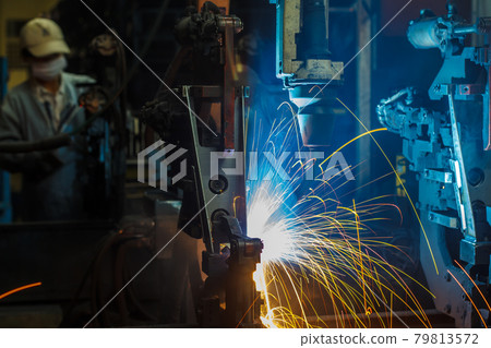 Welding robots movement in a car factory 79813572