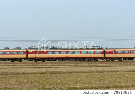 北陸本線 三河加賀笠間 JR 西 485 系列 A03 編隊（京都） ③ 茂葉 484-1025 山側 79813656