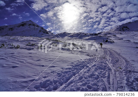 Climbers heading from Tateyama Murodo to Mt. Jodo in winter 79814236