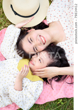 Parent and child lifestyle Parent and child lifestyle 79814412
