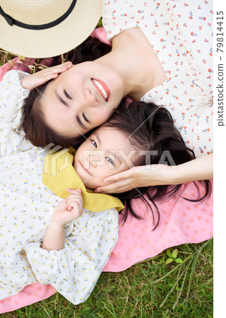 Parent and child lifestyle 79814415