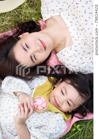 Parent and child lifestyle Parent and child lifestyle 79814428