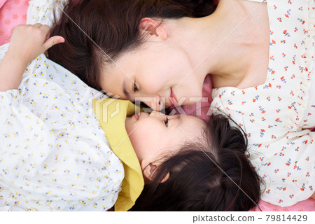 Parent and child lifestyle Parent and child lifestyle 79814429