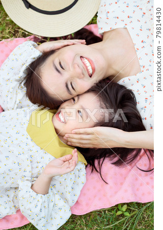 Parent and child lifestyle 79814430