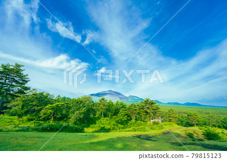 輕井澤近郊 淺間山 大自然 晴朗的藍天 景觀素材 輕井澤近郊 淺間山 大自然 晴朗的藍天 景觀素材 79815123