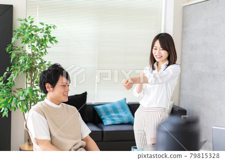 溫馨的辦公室 溫馨的辦公室 79815328