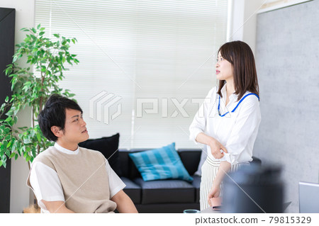 溫馨的辦公室 79815329