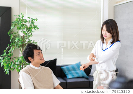 溫馨的辦公室 79815330
