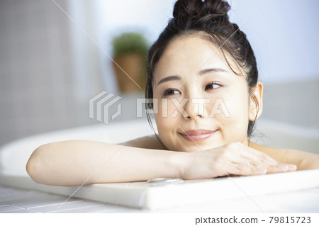 Female bath time 79815723