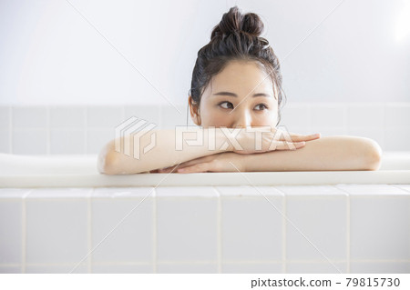 Female bath time Female bath time 79815730