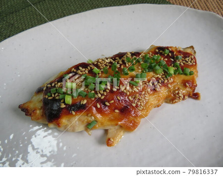 Grilled Spanish mackerel with sesame miso 79816337